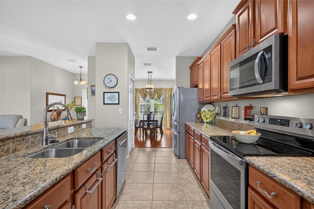 En Venta: $399,000 (4 camas, 2 baños, 1918 Pies cuadrados)