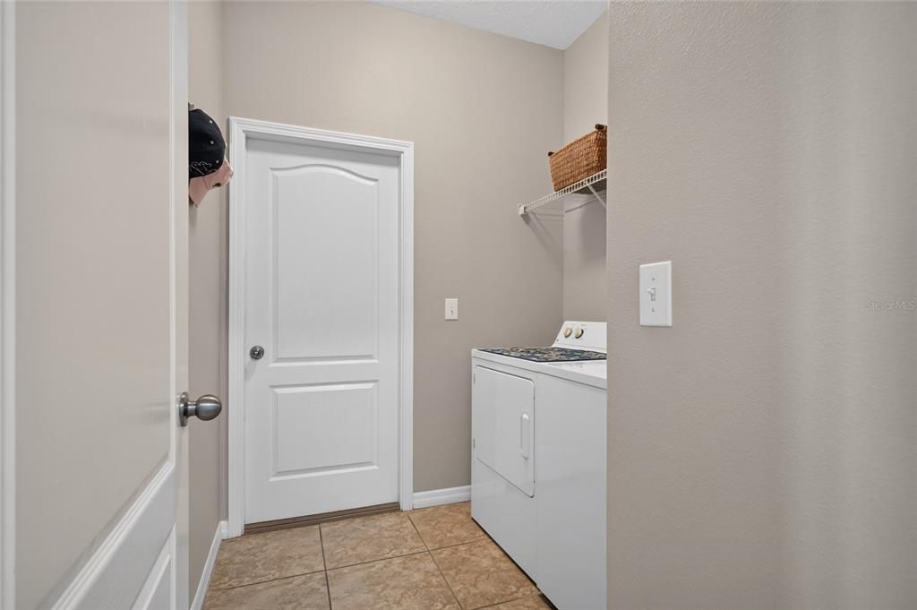 En Venta: $399,000 (4 camas, 2 baños, 1918 Pies cuadrados)