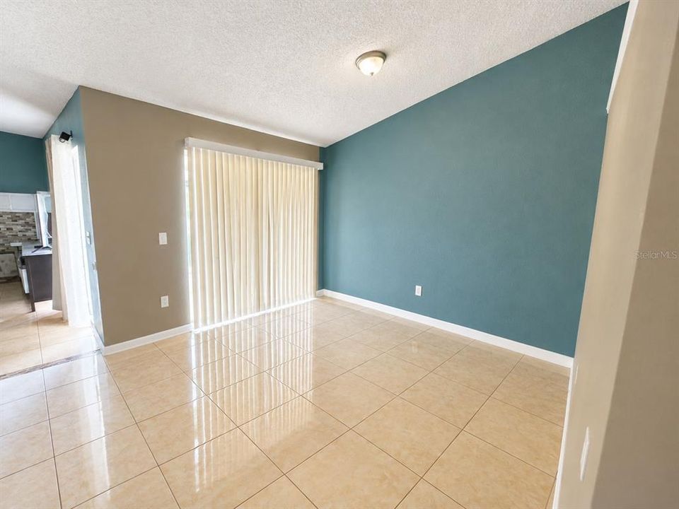В аренду: $1,900 (4 спален, 2 ванн, 1652 Квадратных фут)