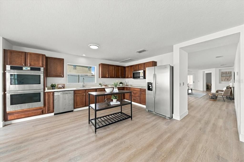 На продажу: $355,000 (4 спален, 2 ванн, 2244 Квадратных фут)