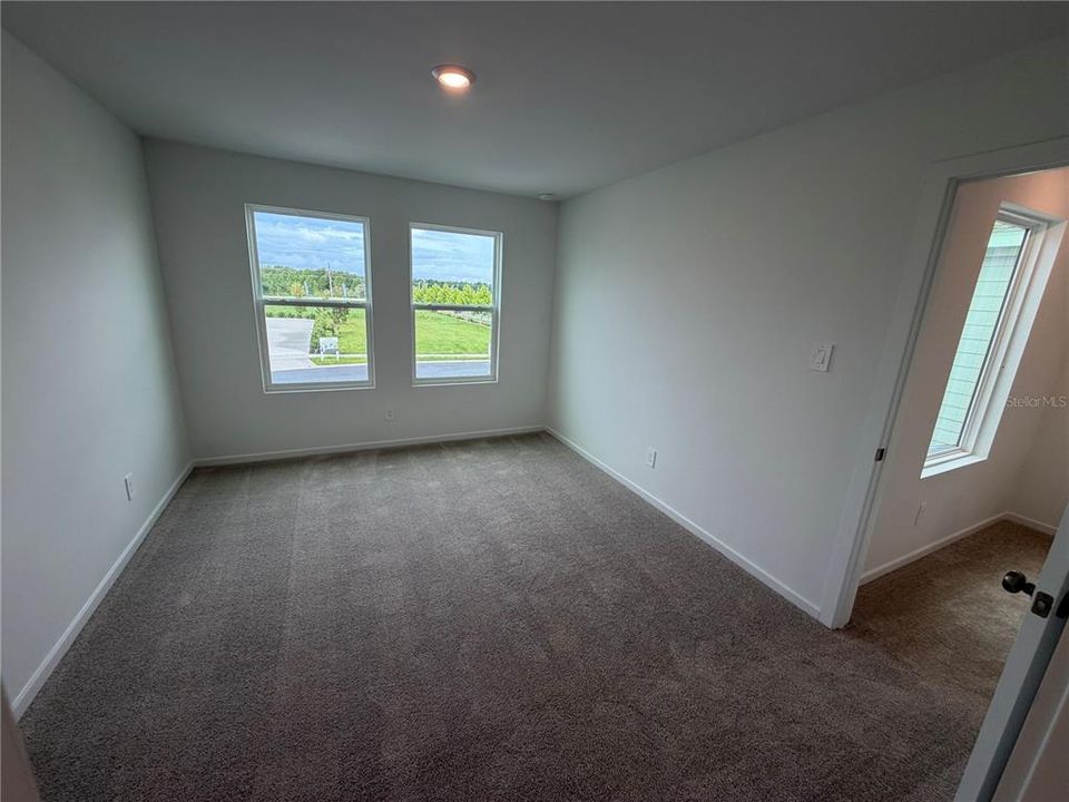 For Rent: $2,050 (3 beds, 2 baths, 1423 Square Feet)