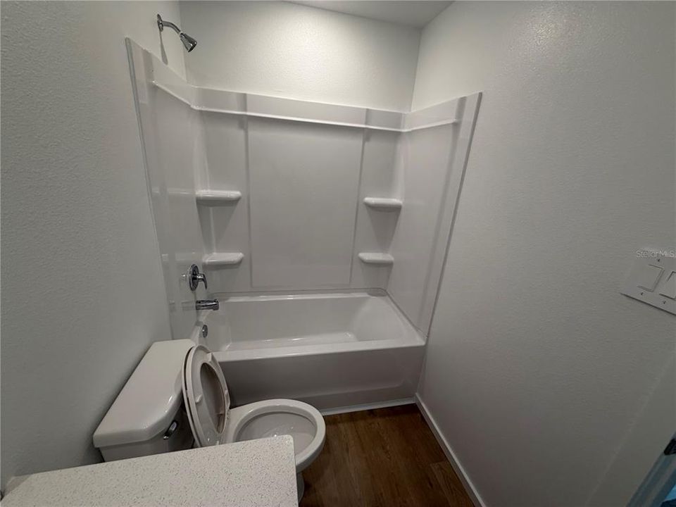 For Rent: $2,050 (3 beds, 2 baths, 1423 Square Feet)