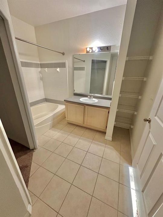 В аренду: $1,795 (2 спален, 2 ванн, 1107 Квадратных фут)