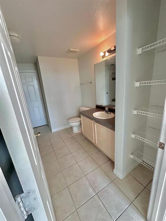 В аренду: $1,795 (2 спален, 2 ванн, 1107 Квадратных фут)