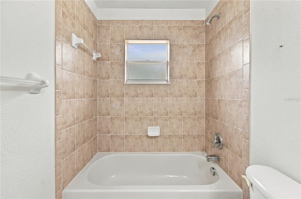 На продажу: $319,900 (3 спален, 2 ванн, 1632 Квадратных фут)