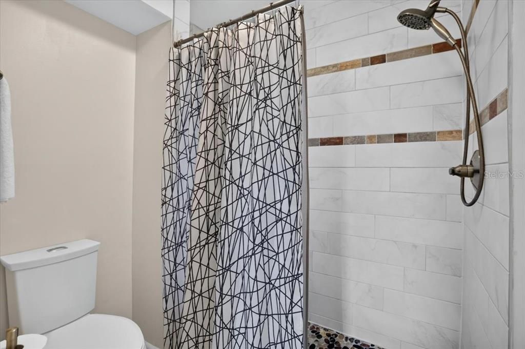 For Sale: $240,000 (2 beds, 2 baths, 1230 Square Feet)