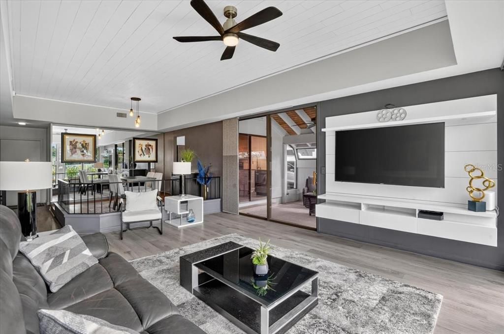 For Sale: $240,000 (2 beds, 2 baths, 1230 Square Feet)