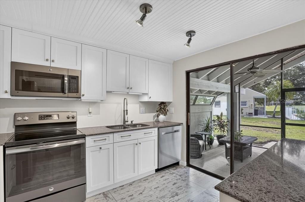 For Sale: $240,000 (2 beds, 2 baths, 1230 Square Feet)