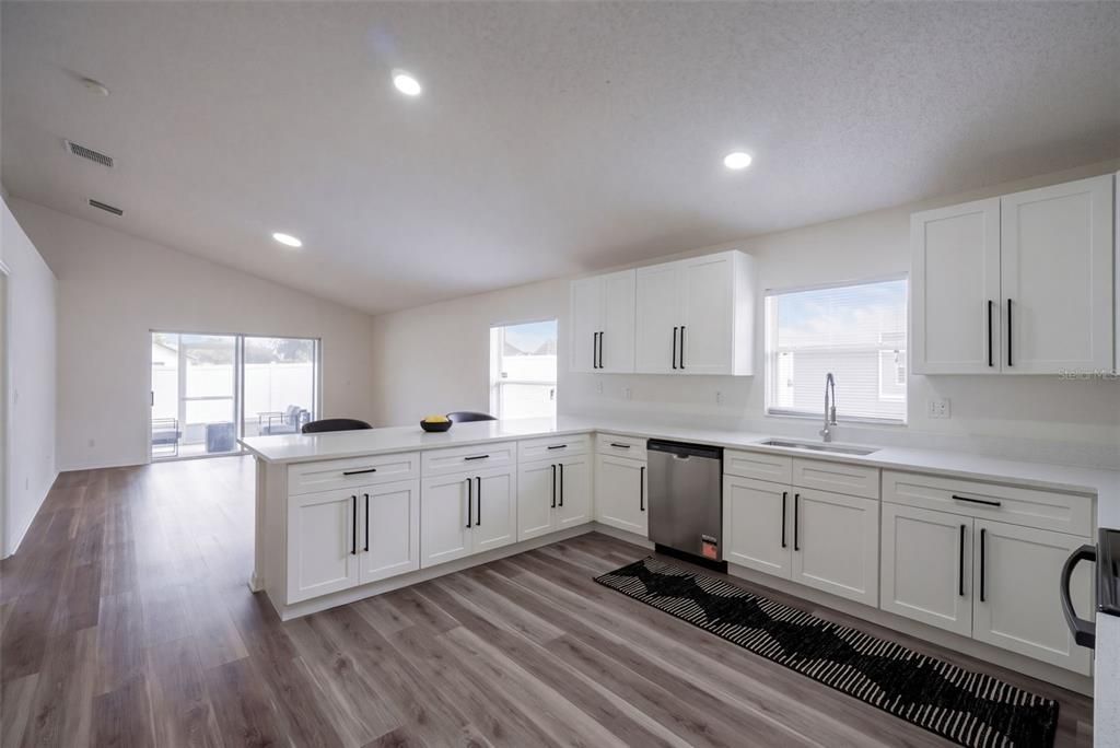 En Venta: $344,900 (3 camas, 2 baños, 1902 Pies cuadrados)