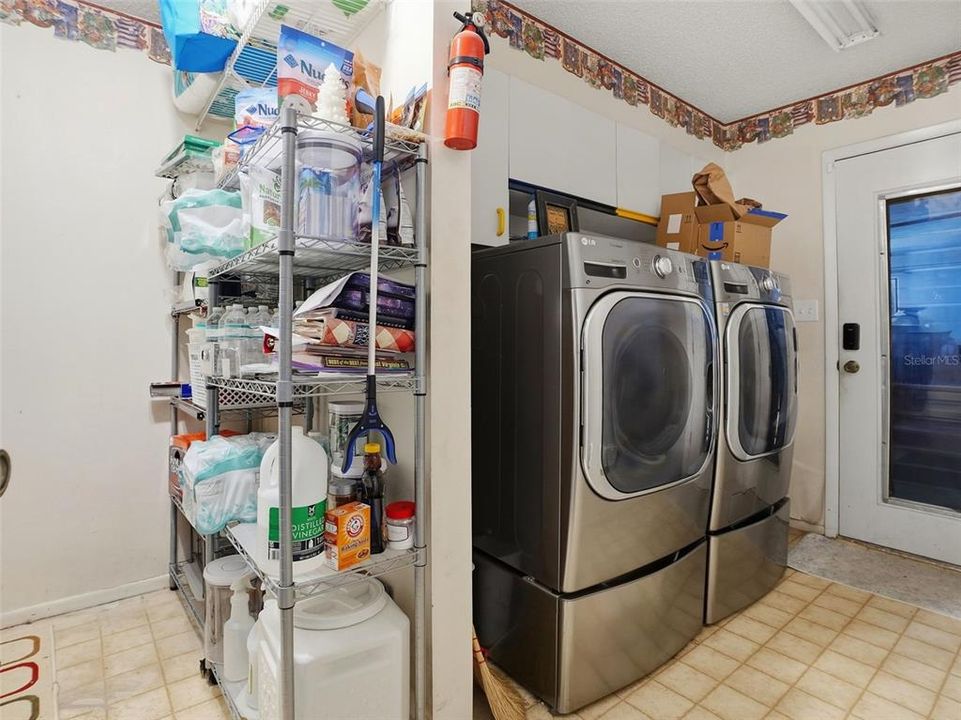 На продажу: $359,000 (3 спален, 2 ванн, 1932 Квадратных фут)
