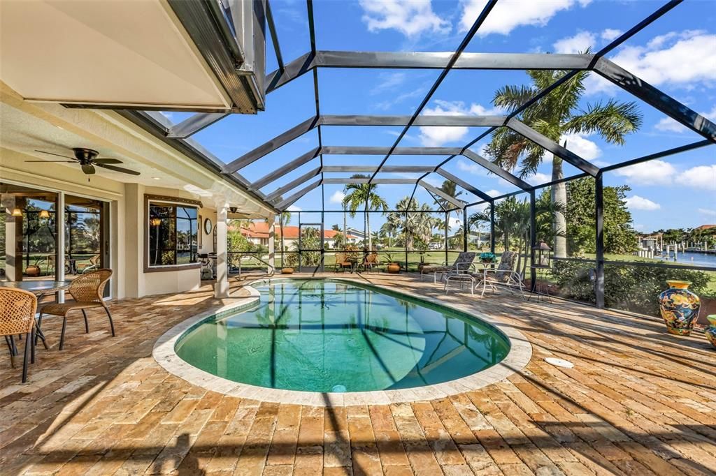 En Venta: $549,900 (3 camas, 3 baños, 2005 Pies cuadrados)