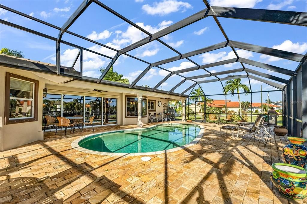 En Venta: $549,900 (3 camas, 3 baños, 2005 Pies cuadrados)