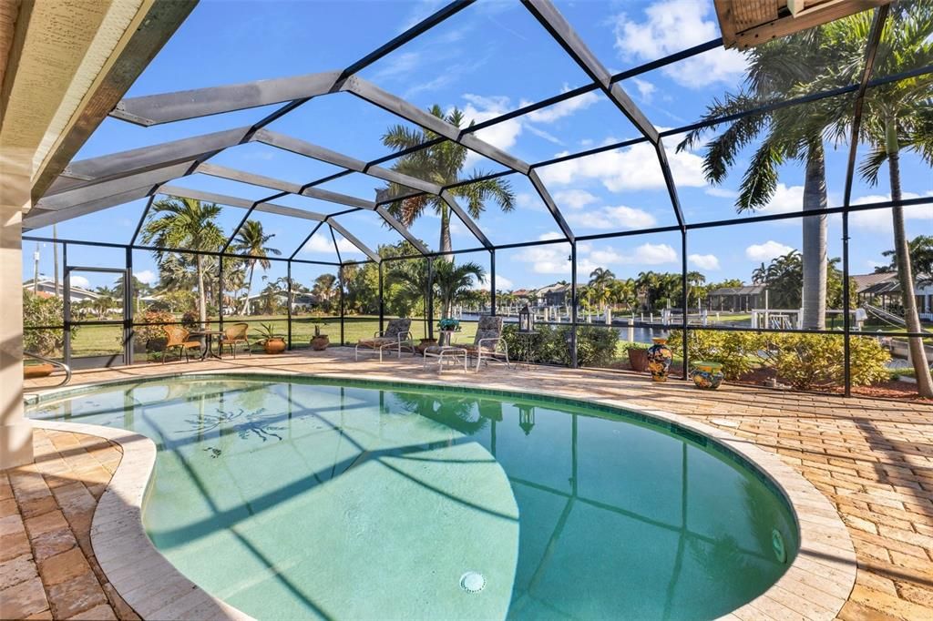 En Venta: $549,900 (3 camas, 3 baños, 2005 Pies cuadrados)