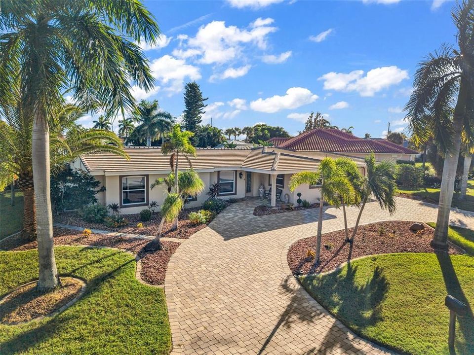 En Venta: $549,900 (3 camas, 3 baños, 2005 Pies cuadrados)