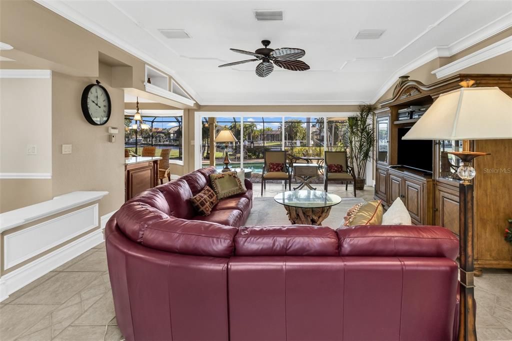 En Venta: $549,900 (3 camas, 3 baños, 2005 Pies cuadrados)