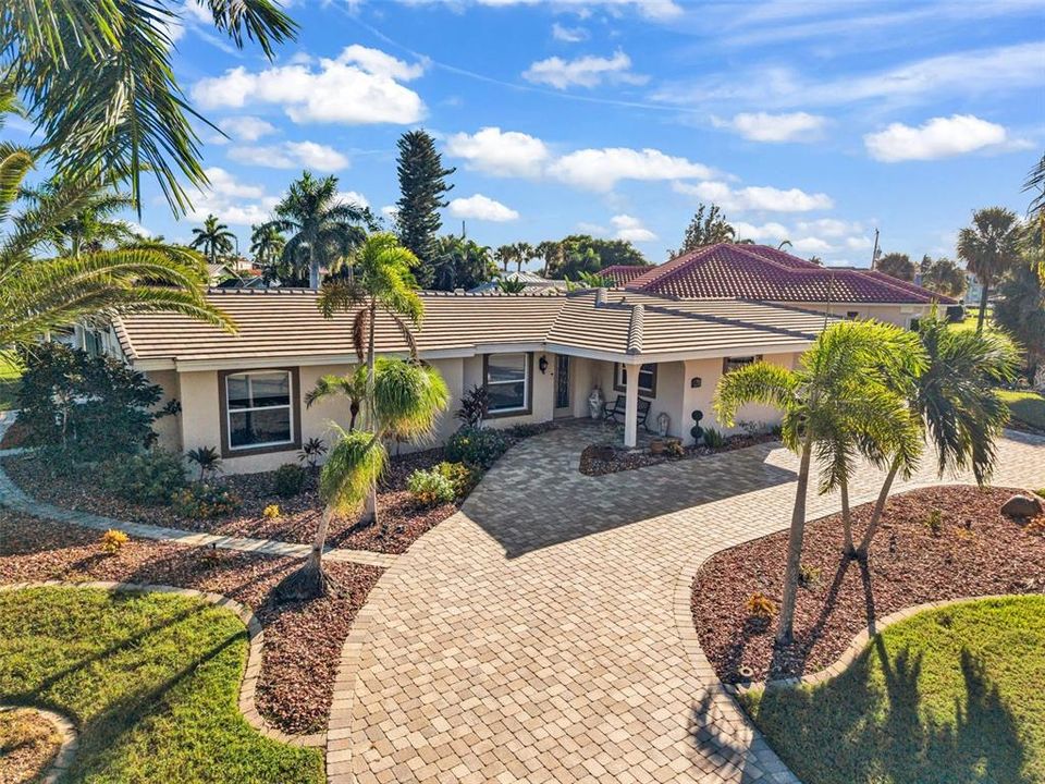 En Venta: $549,900 (3 camas, 3 baños, 2005 Pies cuadrados)