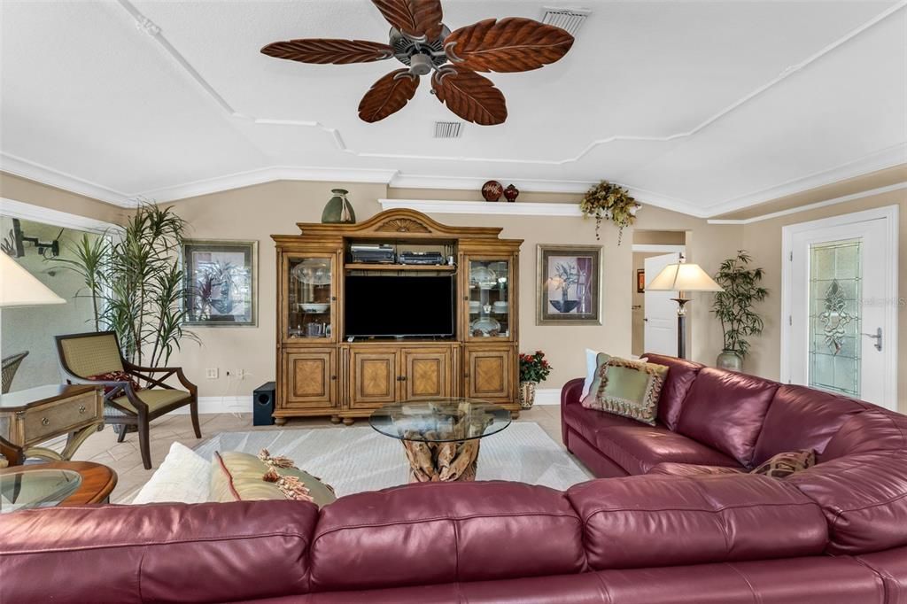 En Venta: $549,900 (3 camas, 3 baños, 2005 Pies cuadrados)