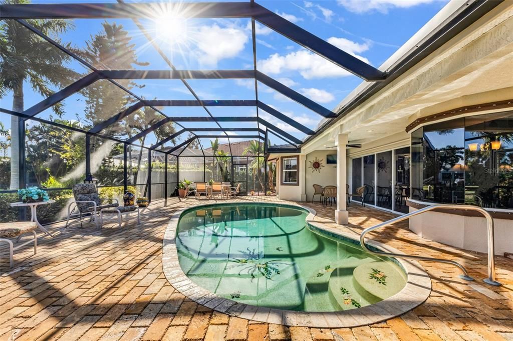 En Venta: $549,900 (3 camas, 3 baños, 2005 Pies cuadrados)