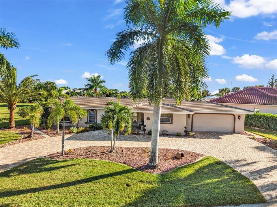 En Venta: $549,900 (3 camas, 3 baños, 2005 Pies cuadrados)