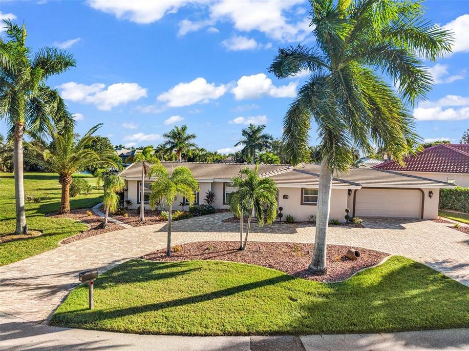 En Venta: $549,900 (3 camas, 3 baños, 2005 Pies cuadrados)
