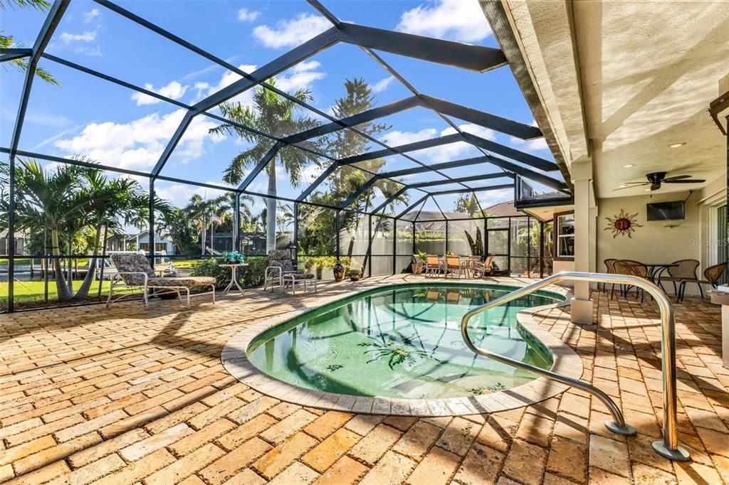 En Venta: $549,900 (3 camas, 3 baños, 2005 Pies cuadrados)
