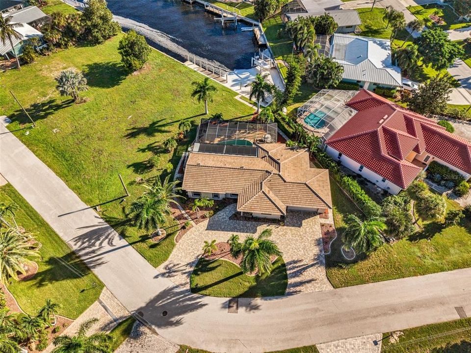 En Venta: $549,900 (3 camas, 3 baños, 2005 Pies cuadrados)