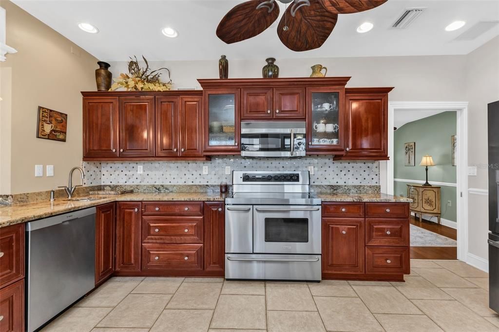 En Venta: $549,900 (3 camas, 3 baños, 2005 Pies cuadrados)