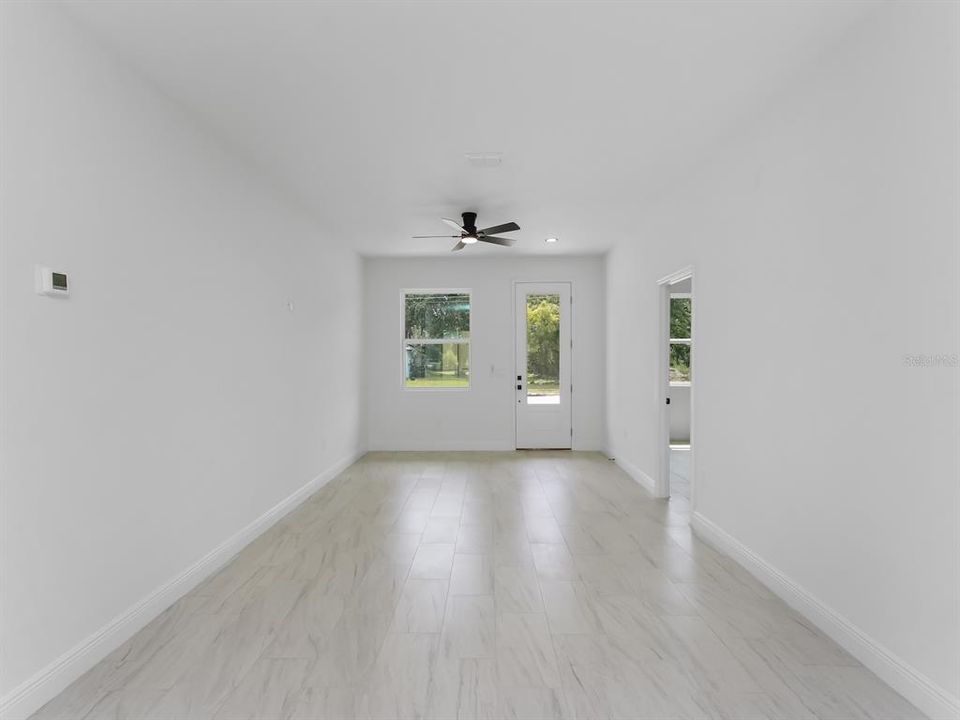 В аренду: $2,500 (3 спален, 2 ванн, 1303 Квадратных фут)