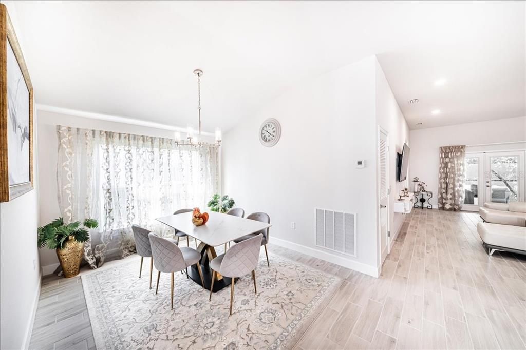 На продажу: $435,000 (4 спален, 2 ванн, 1803 Квадратных фут)