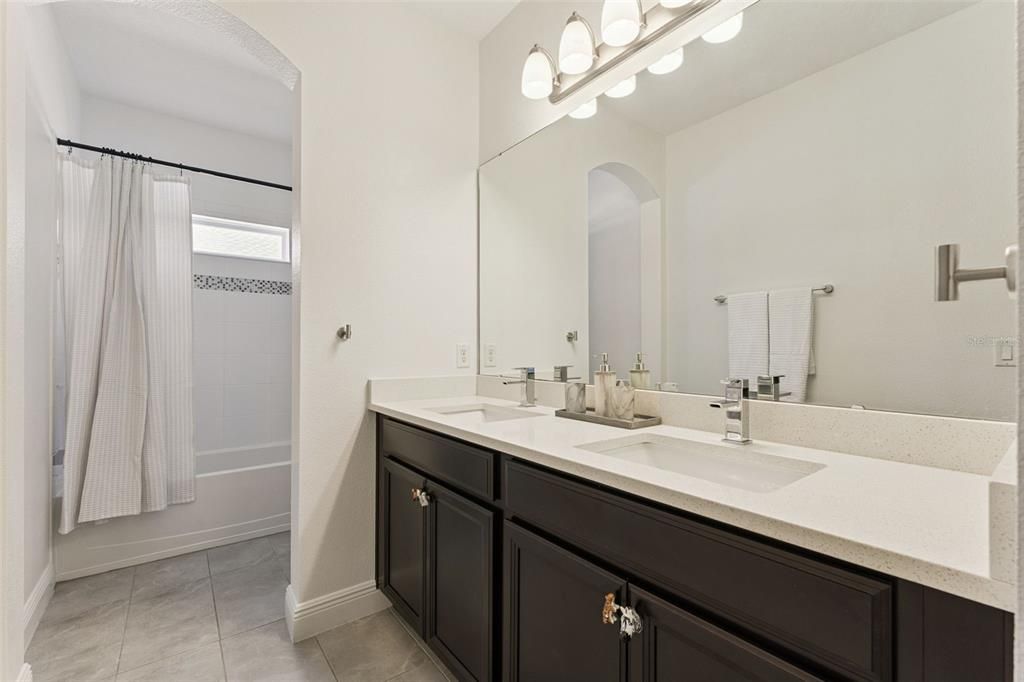 En Venta: $925,000 (7 camas, 4 baños, 4704 Pies cuadrados)