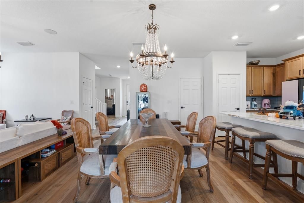 En Venta: $589,900 (5 camas, 2 baños, 2387 Pies cuadrados)