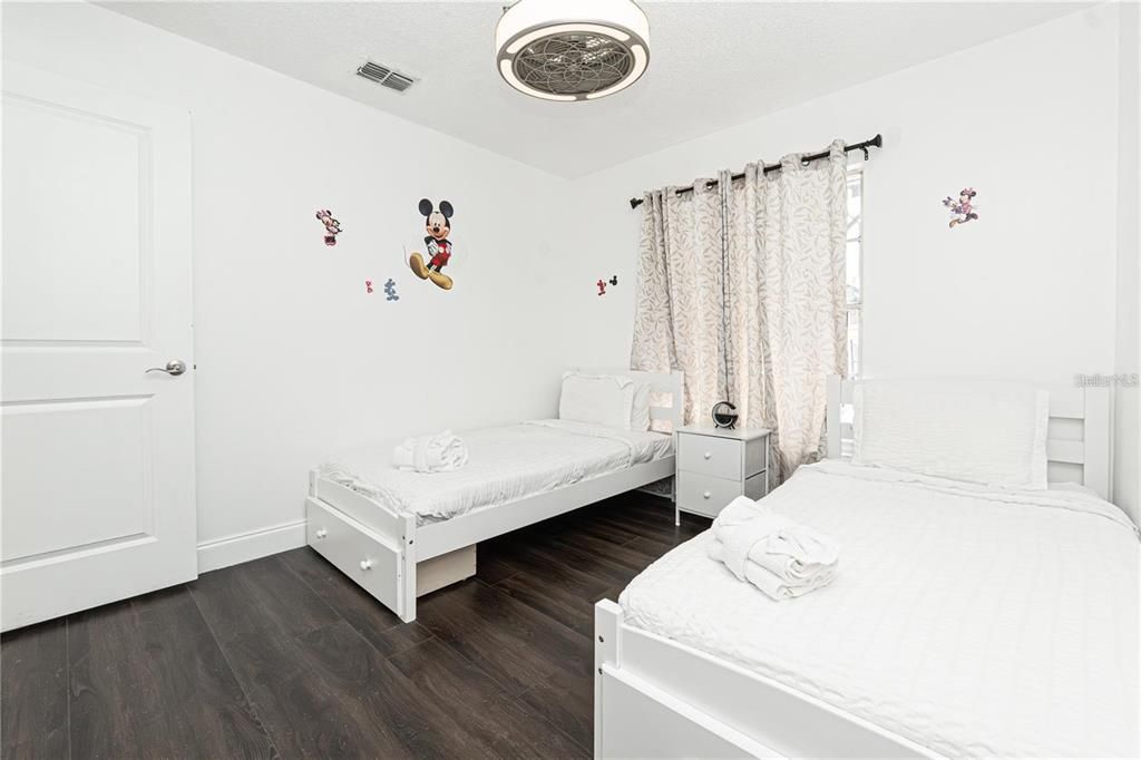 В аренду: $2,595 (4 спален, 2 ванн, 1727 Квадратных фут)