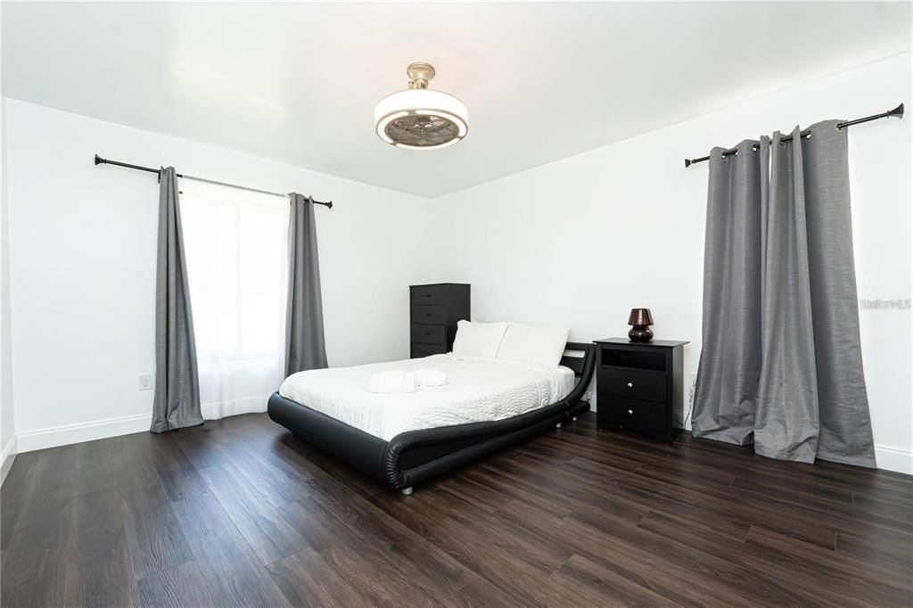 В аренду: $2,595 (4 спален, 2 ванн, 1727 Квадратных фут)