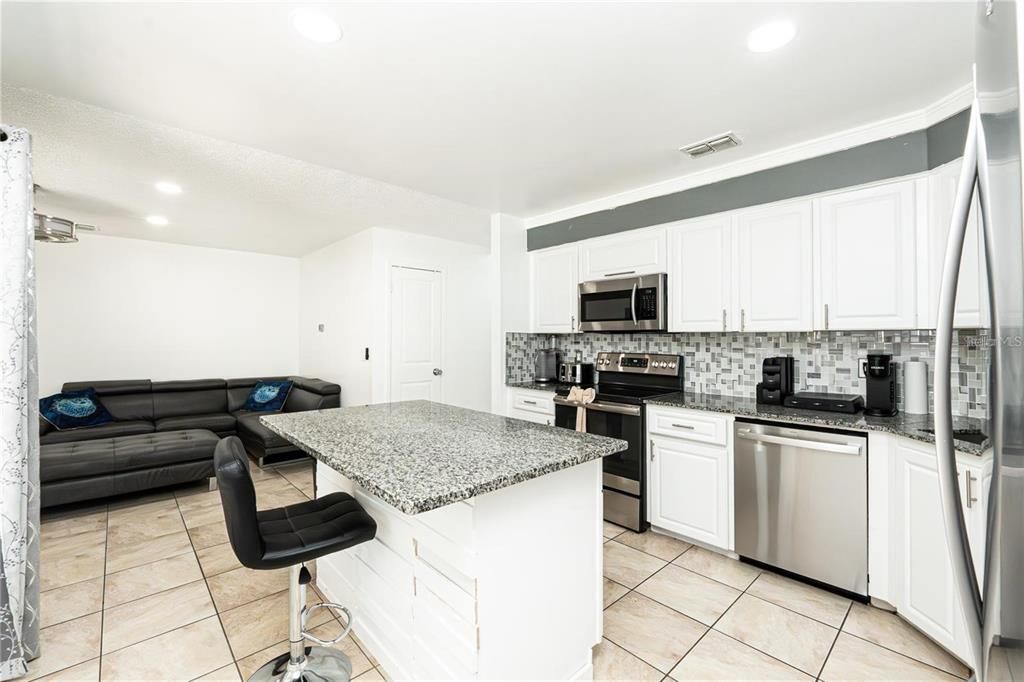 В аренду: $2,595 (4 спален, 2 ванн, 1727 Квадратных фут)