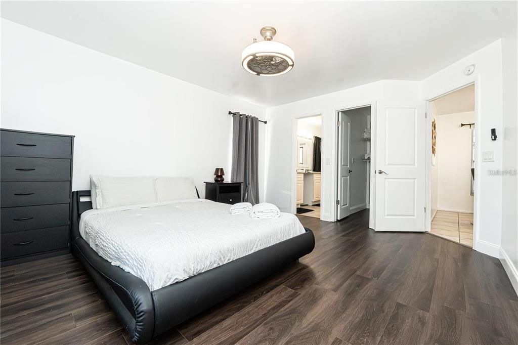 В аренду: $2,595 (4 спален, 2 ванн, 1727 Квадратных фут)