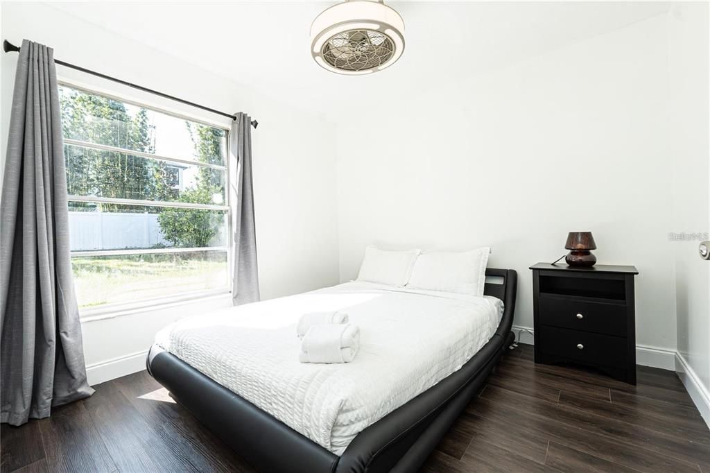 В аренду: $2,595 (4 спален, 2 ванн, 1727 Квадратных фут)