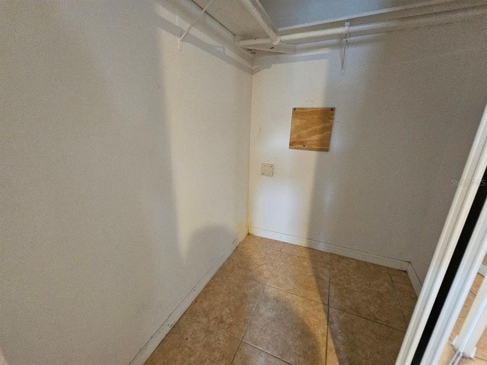 合同活跃: $165,000 (3 贝兹, 2 浴室, 962 平方英尺)