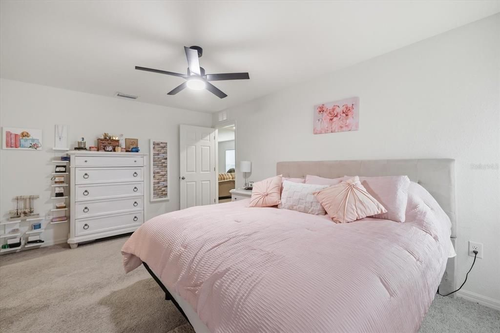 For Sale: $299,900 (2 beds, 2 baths, 1245 Square Feet)