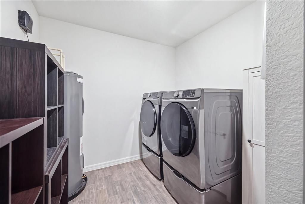 For Sale: $299,900 (2 beds, 2 baths, 1245 Square Feet)