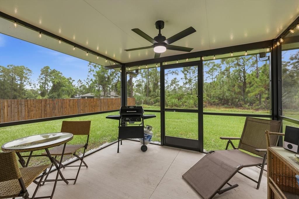 For Sale: $299,900 (2 beds, 2 baths, 1245 Square Feet)