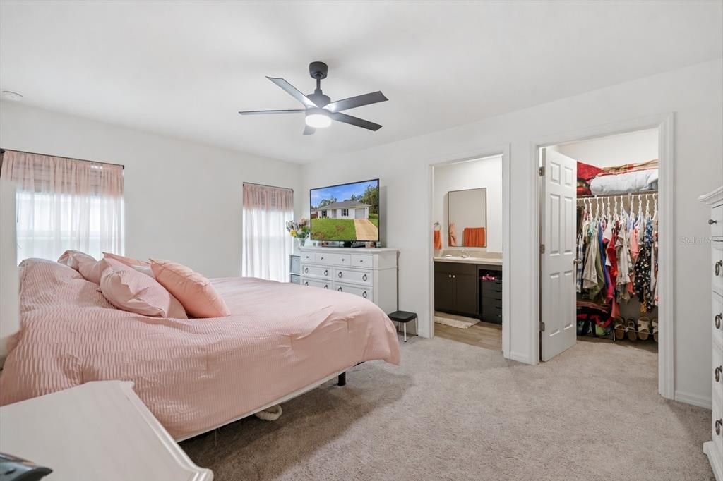 For Sale: $299,900 (2 beds, 2 baths, 1245 Square Feet)