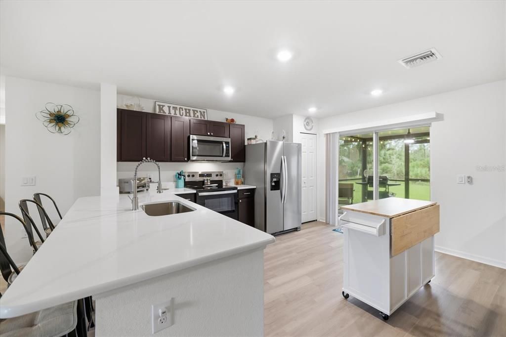 For Sale: $299,900 (2 beds, 2 baths, 1245 Square Feet)
