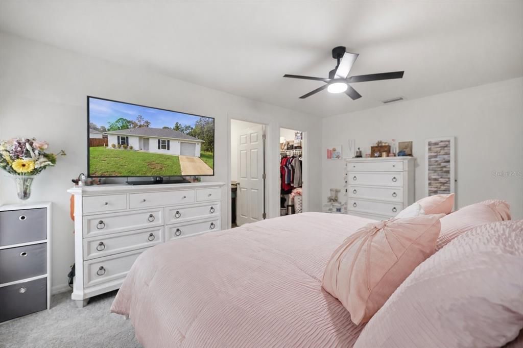 For Sale: $299,900 (2 beds, 2 baths, 1245 Square Feet)