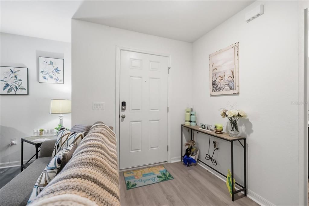 For Sale: $299,900 (2 beds, 2 baths, 1245 Square Feet)