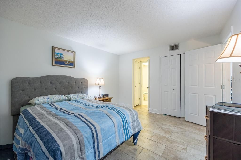 For Sale: $72,900 (1 beds, 1 baths, 728 Square Feet)