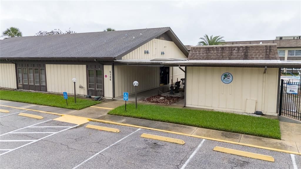 For Sale: $72,900 (1 beds, 1 baths, 728 Square Feet)