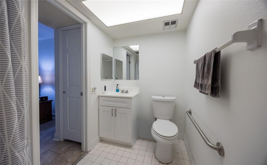 For Sale: $72,900 (1 beds, 1 baths, 728 Square Feet)