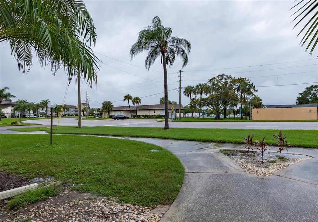 For Sale: $72,900 (1 beds, 1 baths, 728 Square Feet)