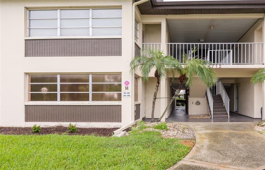 For Sale: $72,900 (1 beds, 1 baths, 728 Square Feet)