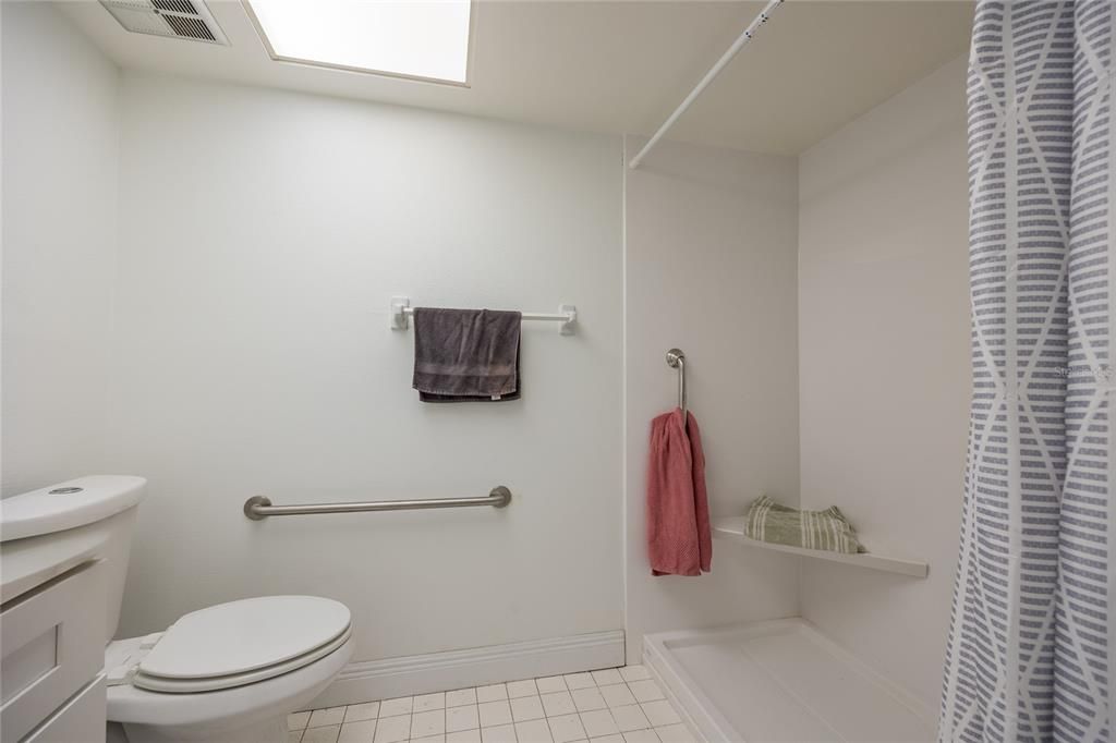 For Sale: $72,900 (1 beds, 1 baths, 728 Square Feet)